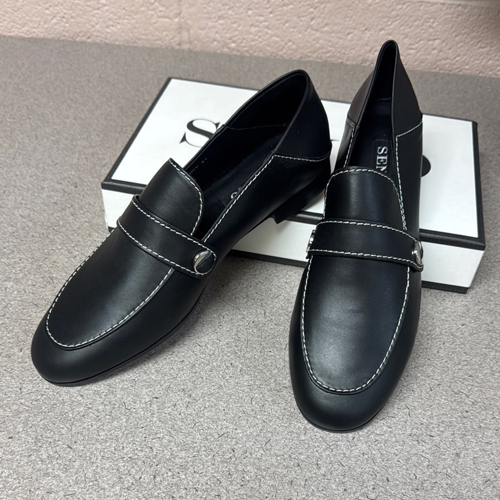 SENSO Black Loafers with White Stitching
